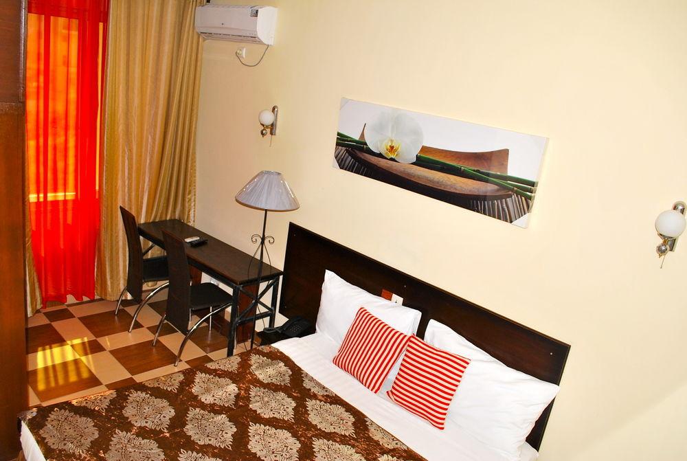 Yaahot Otel Yaoundé Dış mekan fotoğraf