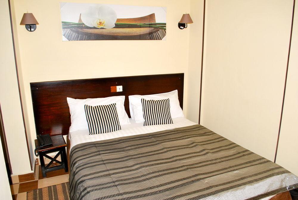 Yaahot Otel Yaoundé Dış mekan fotoğraf