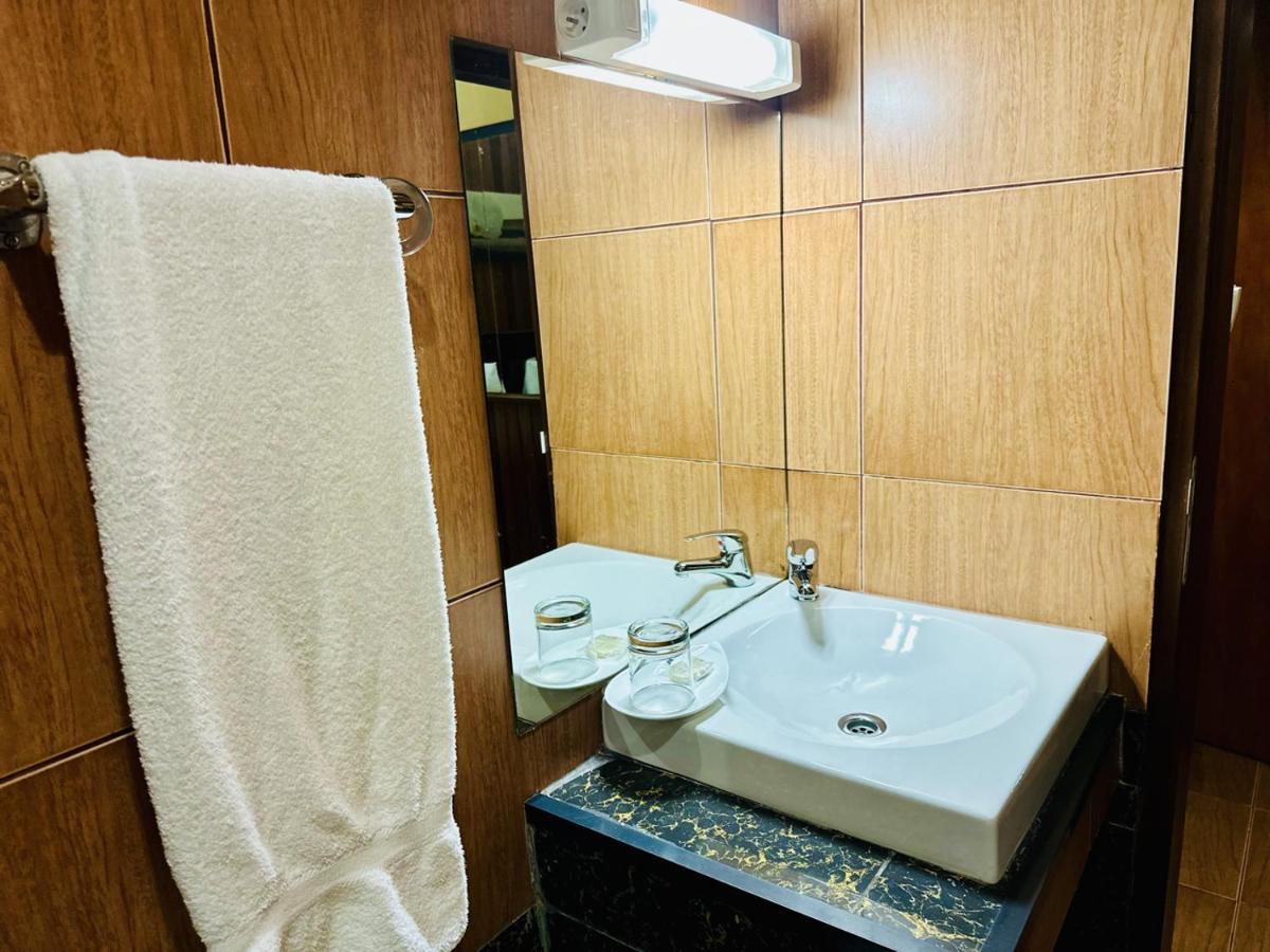 Yaahot Otel Yaoundé Dış mekan fotoğraf