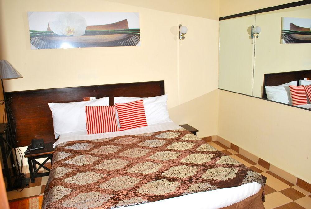 Yaahot Otel Yaoundé Dış mekan fotoğraf