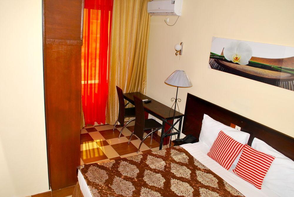 Yaahot Otel Yaoundé Dış mekan fotoğraf