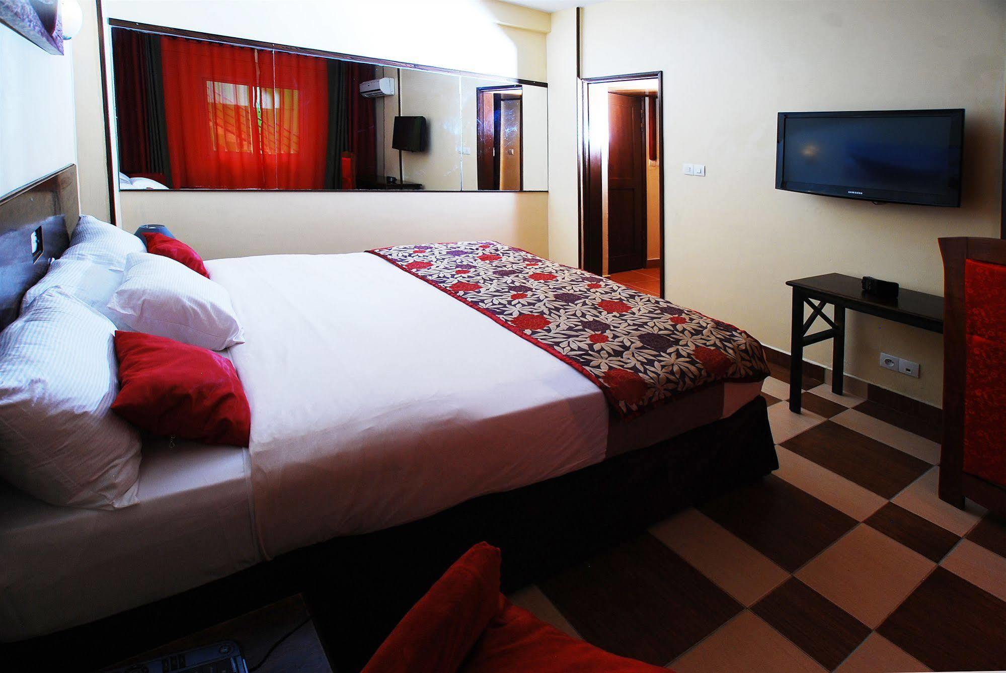 Yaahot Otel Yaoundé Dış mekan fotoğraf